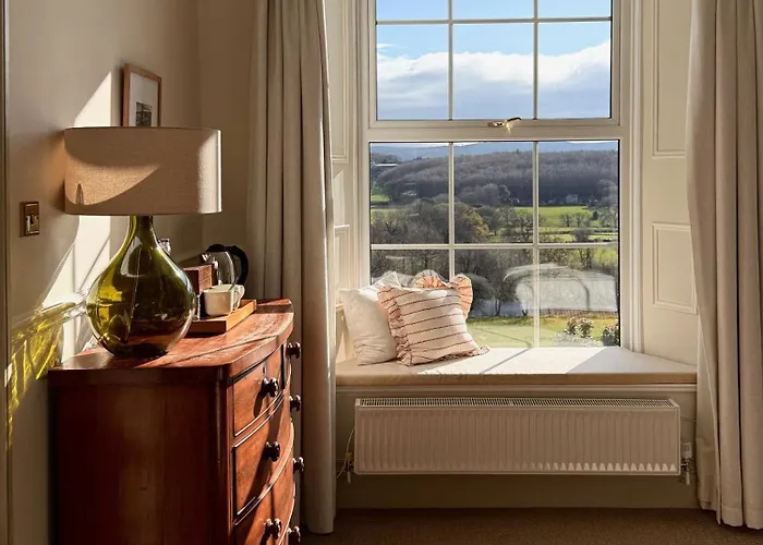 Coed Mawr Hall Bed & Breakfast